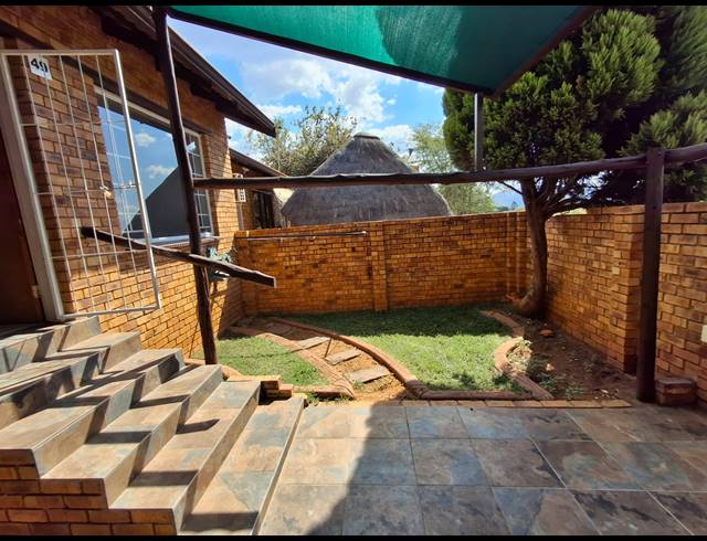 3 BEDROOM TOWNHOUSE FOR SALE IN SAFARI GARDENS